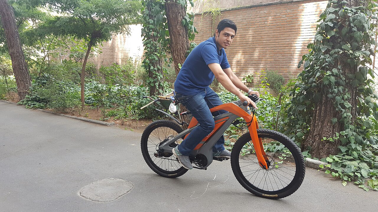 Cube lanceert strakke e-bike met riemaandrijving en lichte Bosch-motor